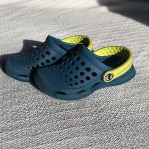Joybees 10/11 Blue and Green Clogs